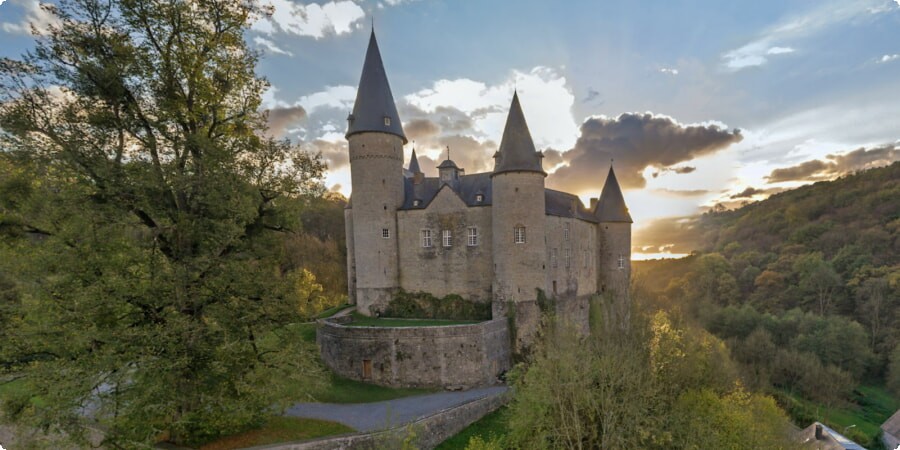 Uma viagem de um dia inesquecível: explorando o Castelo de Vêves e seus arredores